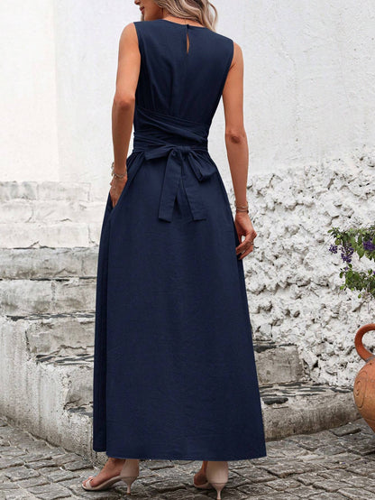 Robe décontractée sans manches taille twistée et coupe fluide
